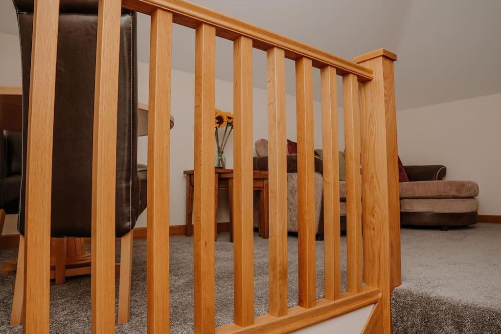 Lovely New 1 Bedroom Loft Apartment With On Drive Parking Trowbridge Eksteriør billede